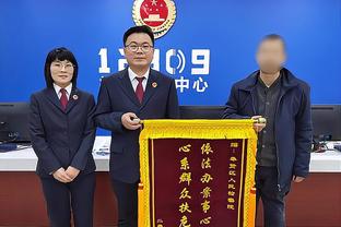 发挥亮眼！阿姆拉巴特11次夺回球权，两队所有球员中最多